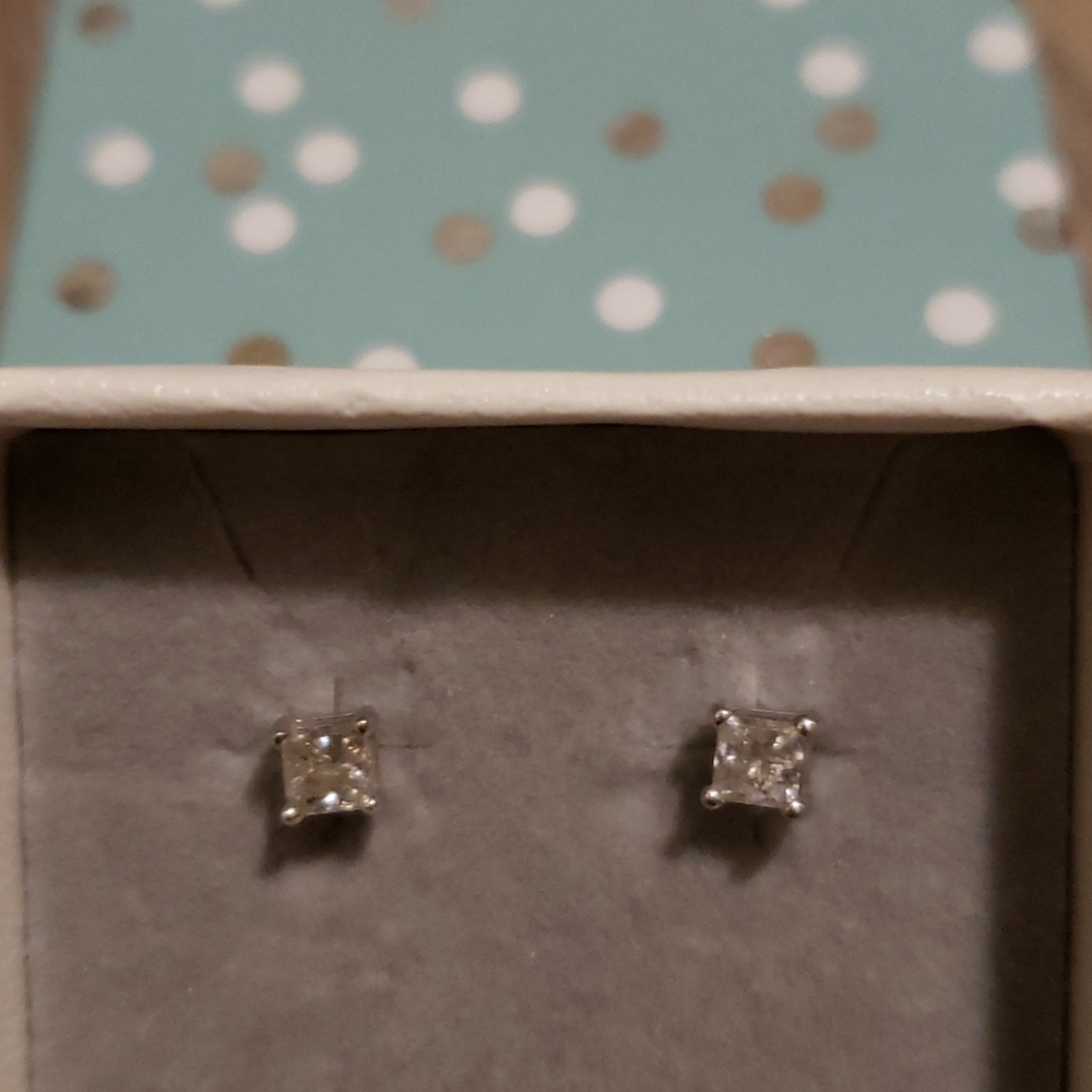 1/4 carat diamond earrings